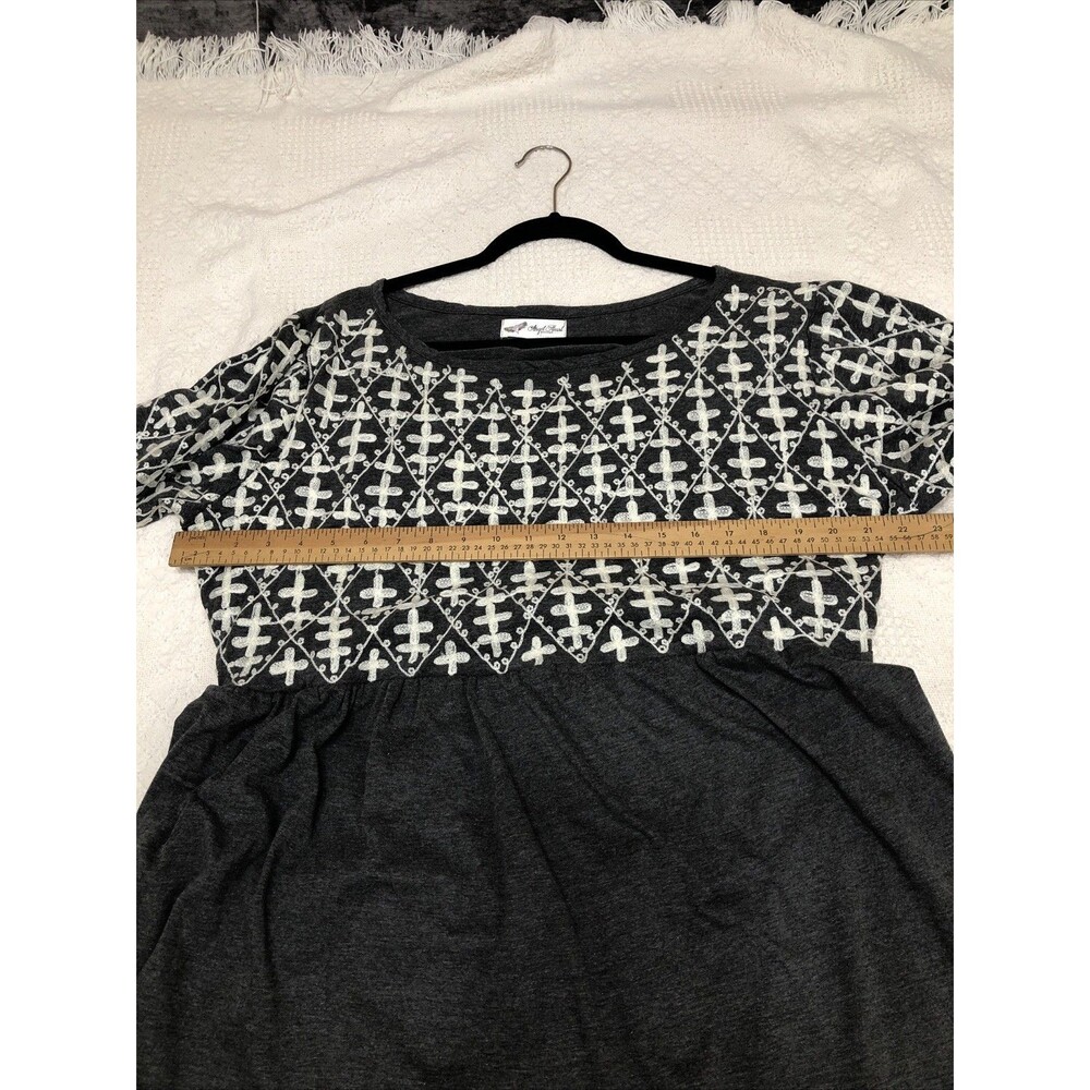 Angel Heart Boutique Women's Flowy top Gray w/ Off White Stitch Design Size 2X - Picture 10 of 10